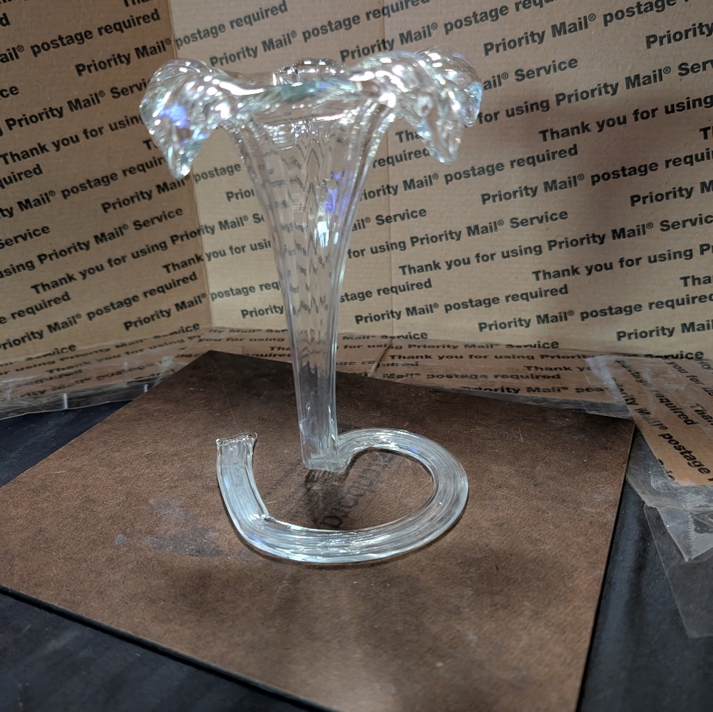 Elegant Glass Vase with Leaf Design